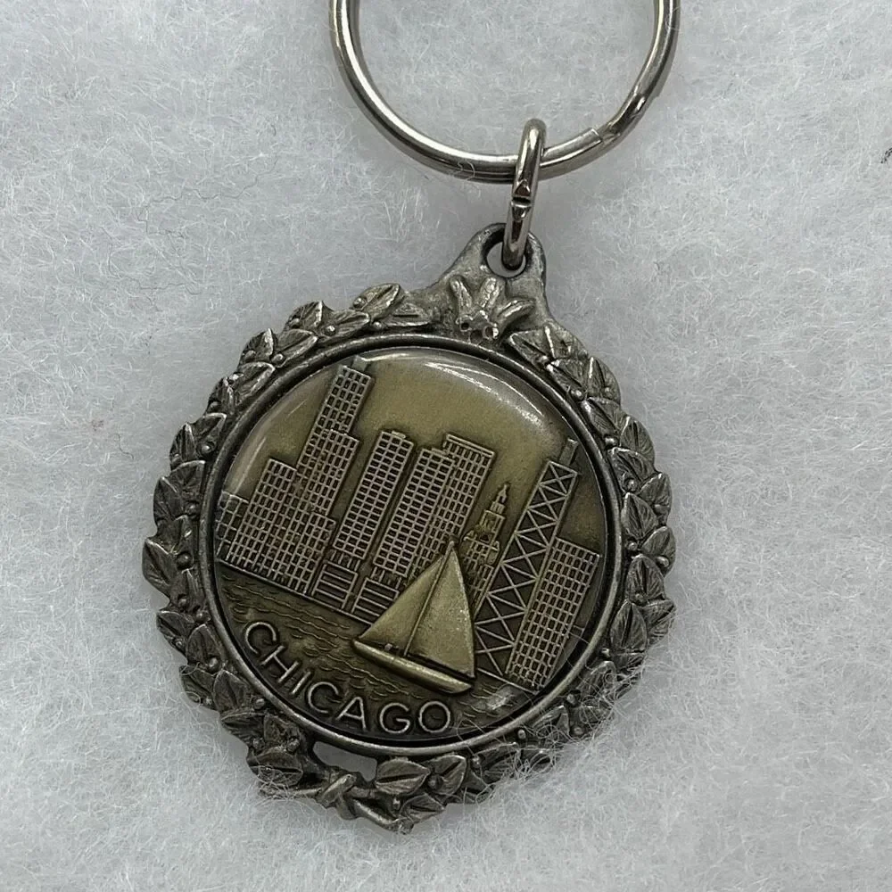 Vintage Chicago lake skyline scene keychain in pewter